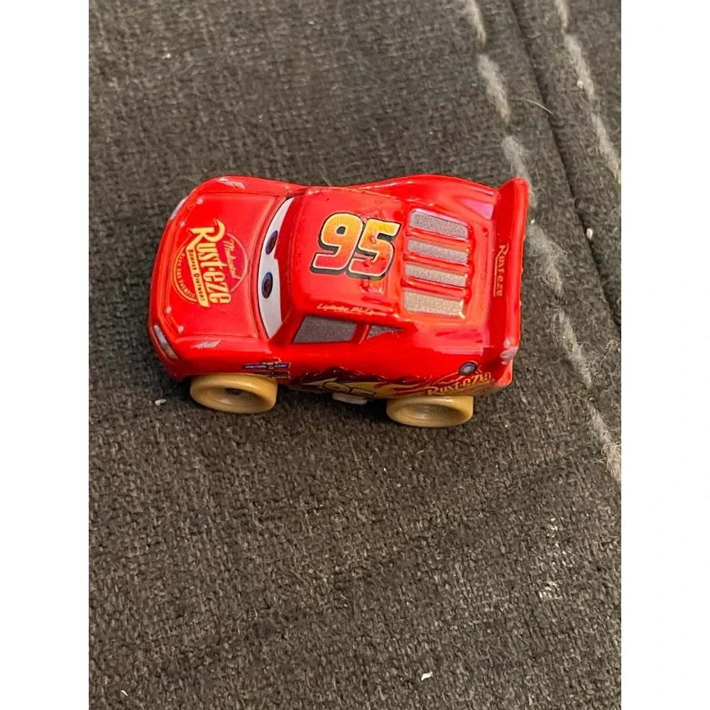 Disney Pixar Cars  Mini Racer Dirt Track Lightning  McQueen